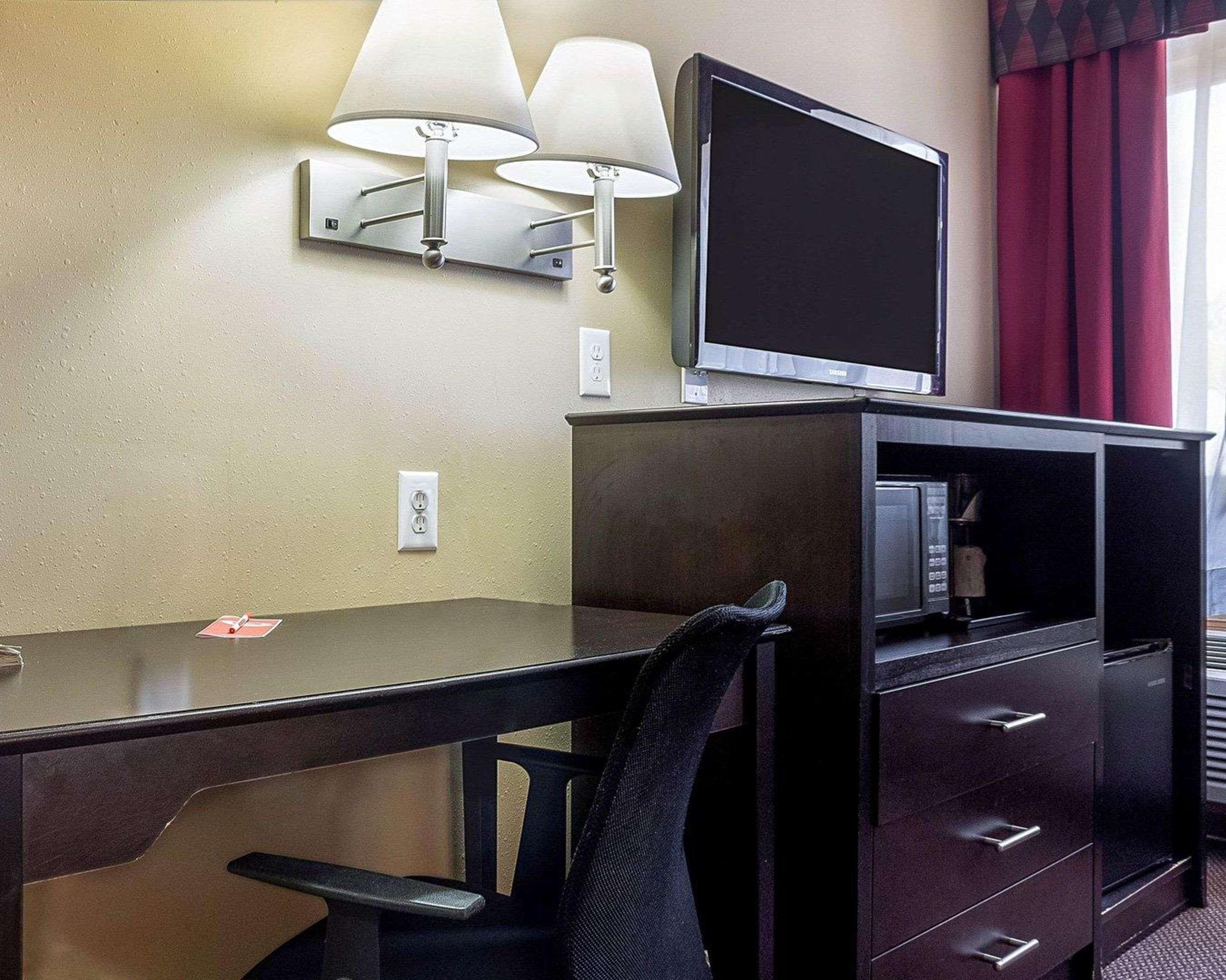 Econo Lodge Jamestown Buitenkant foto