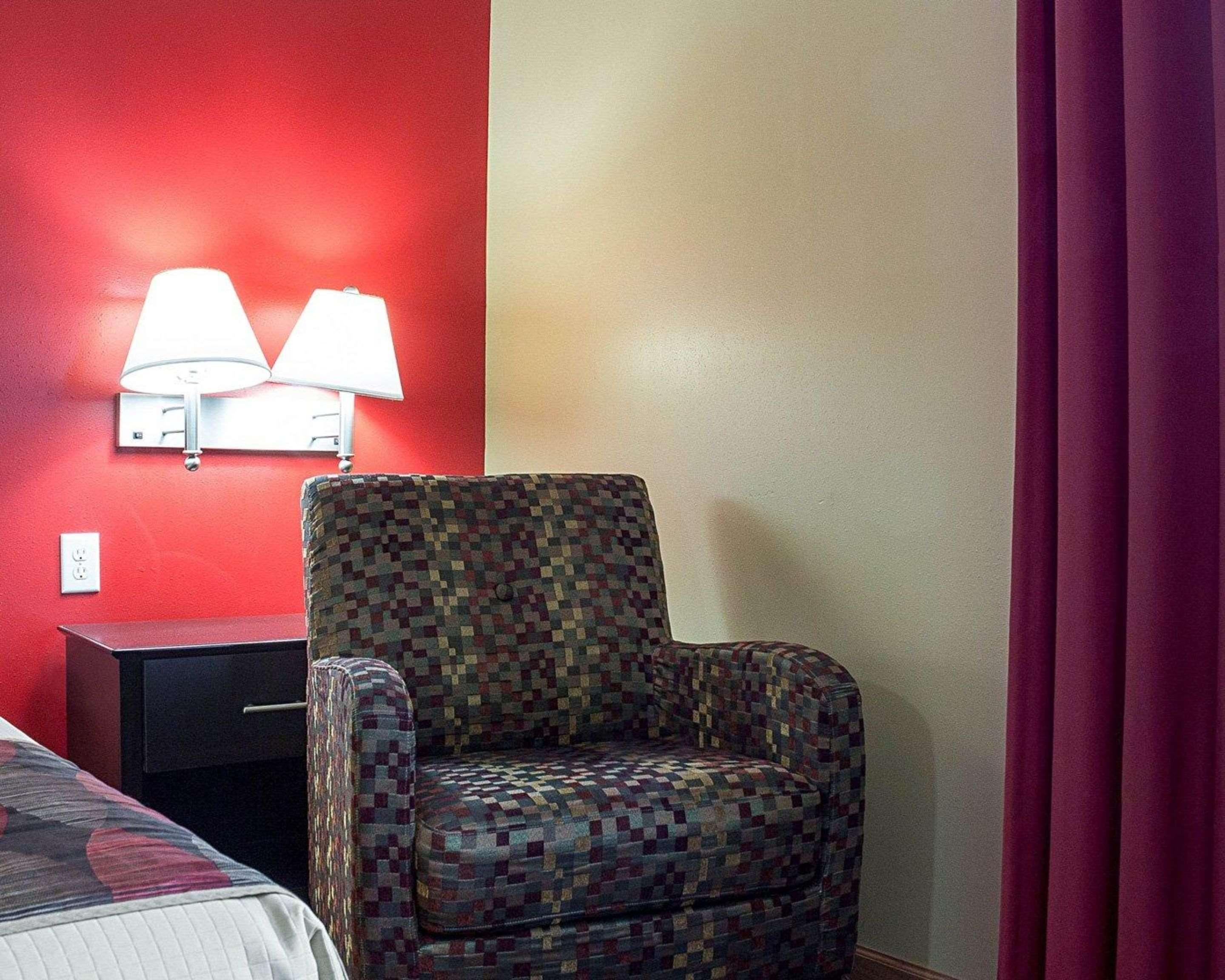 Econo Lodge Jamestown Buitenkant foto