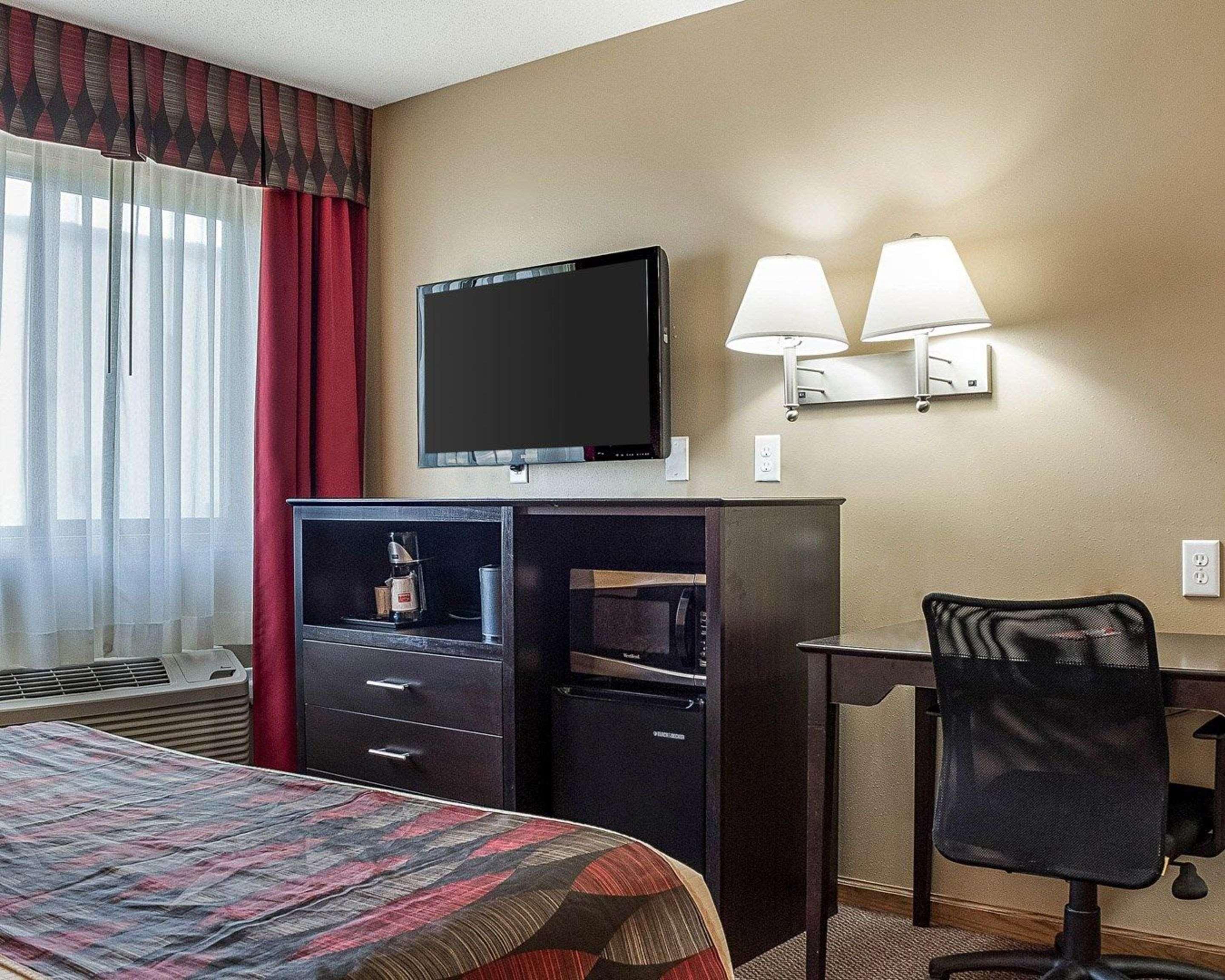 Econo Lodge Jamestown Buitenkant foto