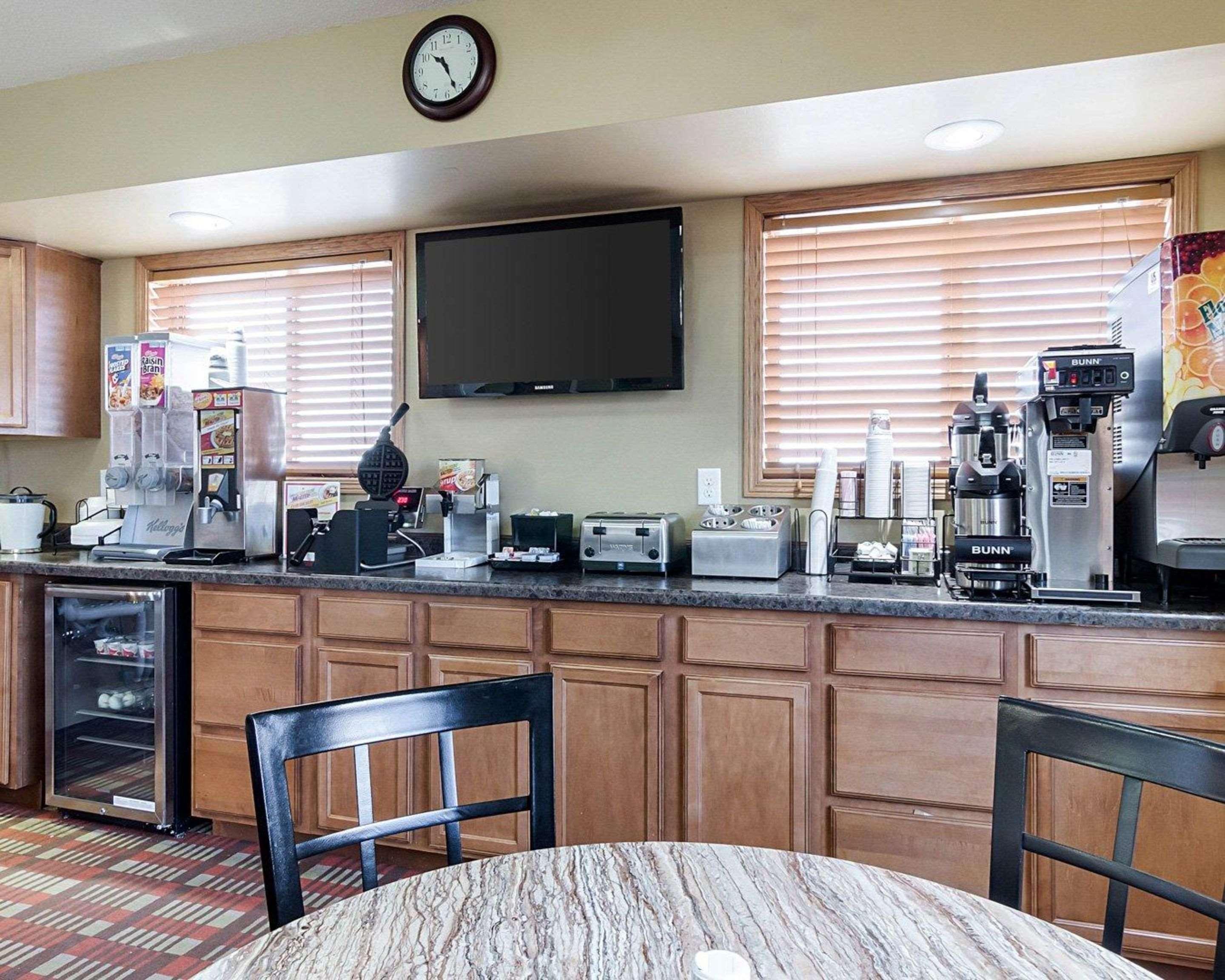 Econo Lodge Jamestown Buitenkant foto