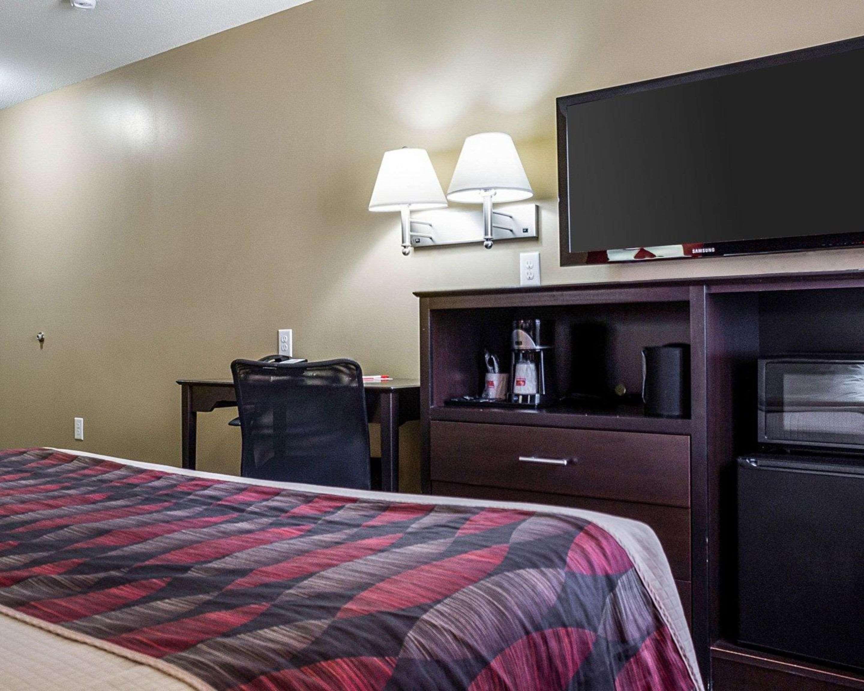 Econo Lodge Jamestown Buitenkant foto