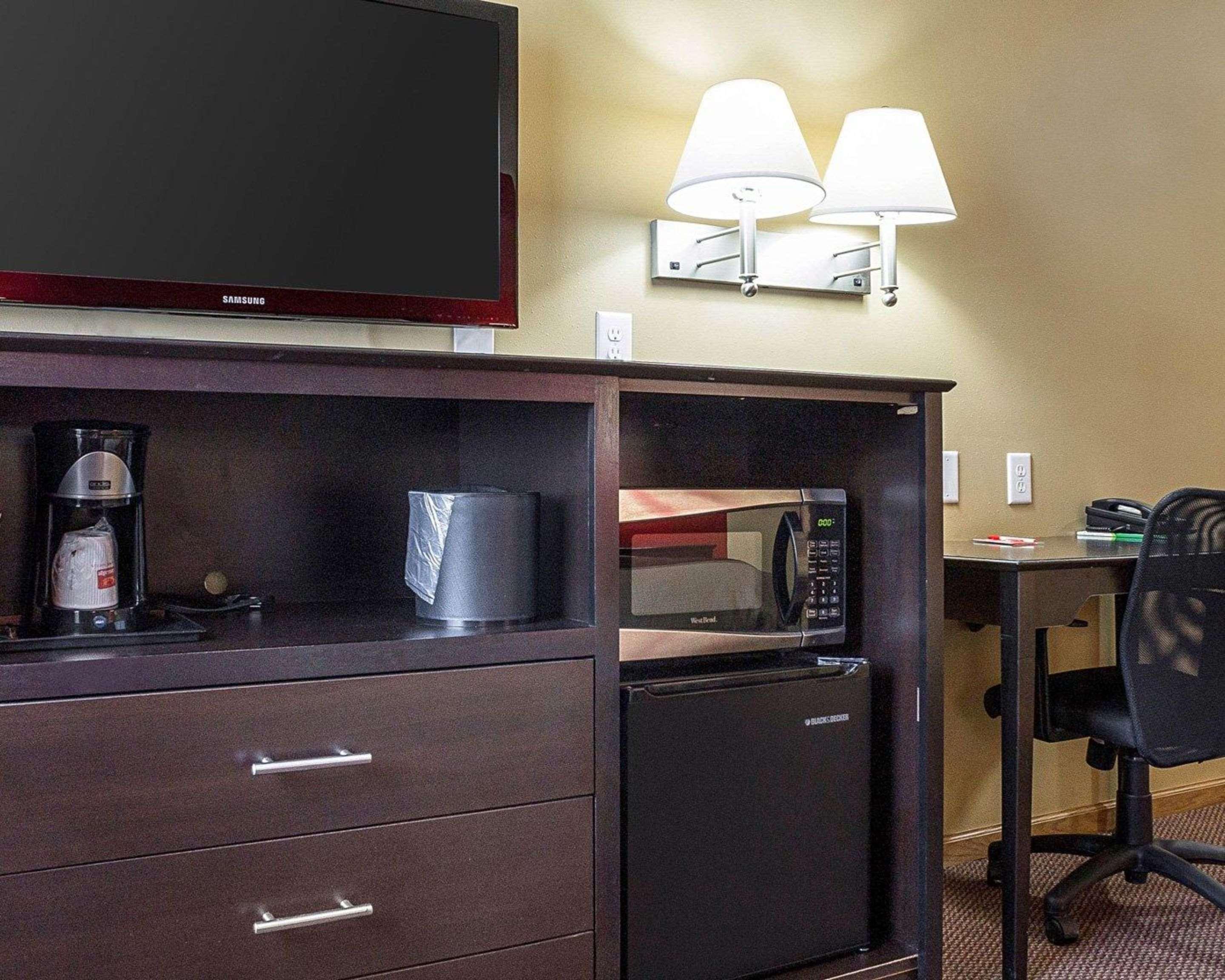 Econo Lodge Jamestown Buitenkant foto