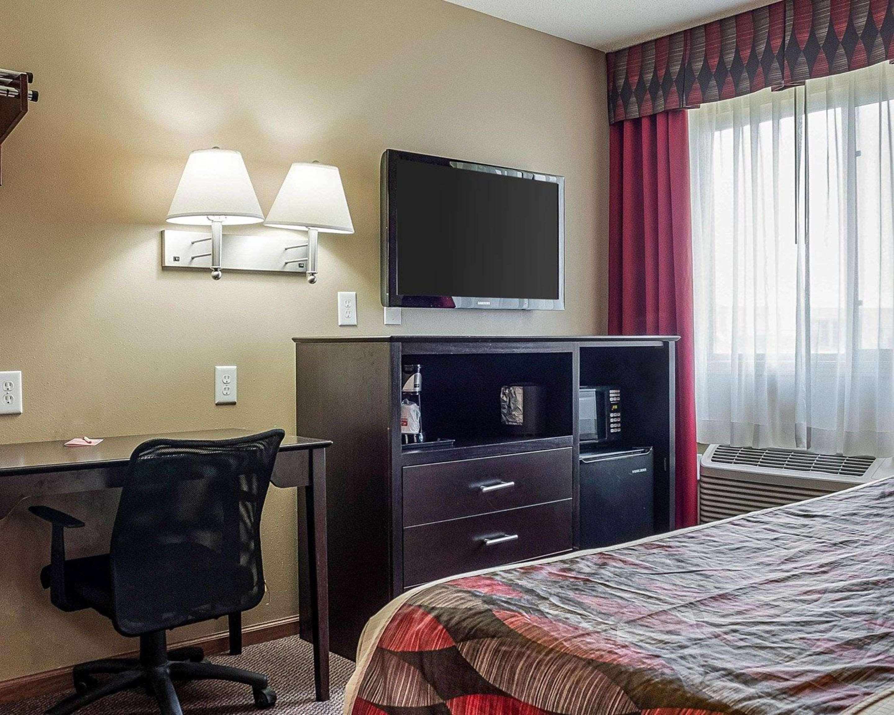 Econo Lodge Jamestown Buitenkant foto